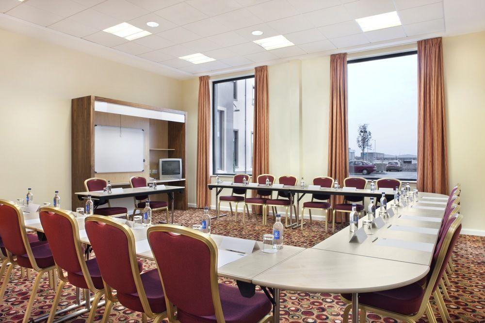 Holiday Inn Express Antrim By Ihg Экстерьер фото