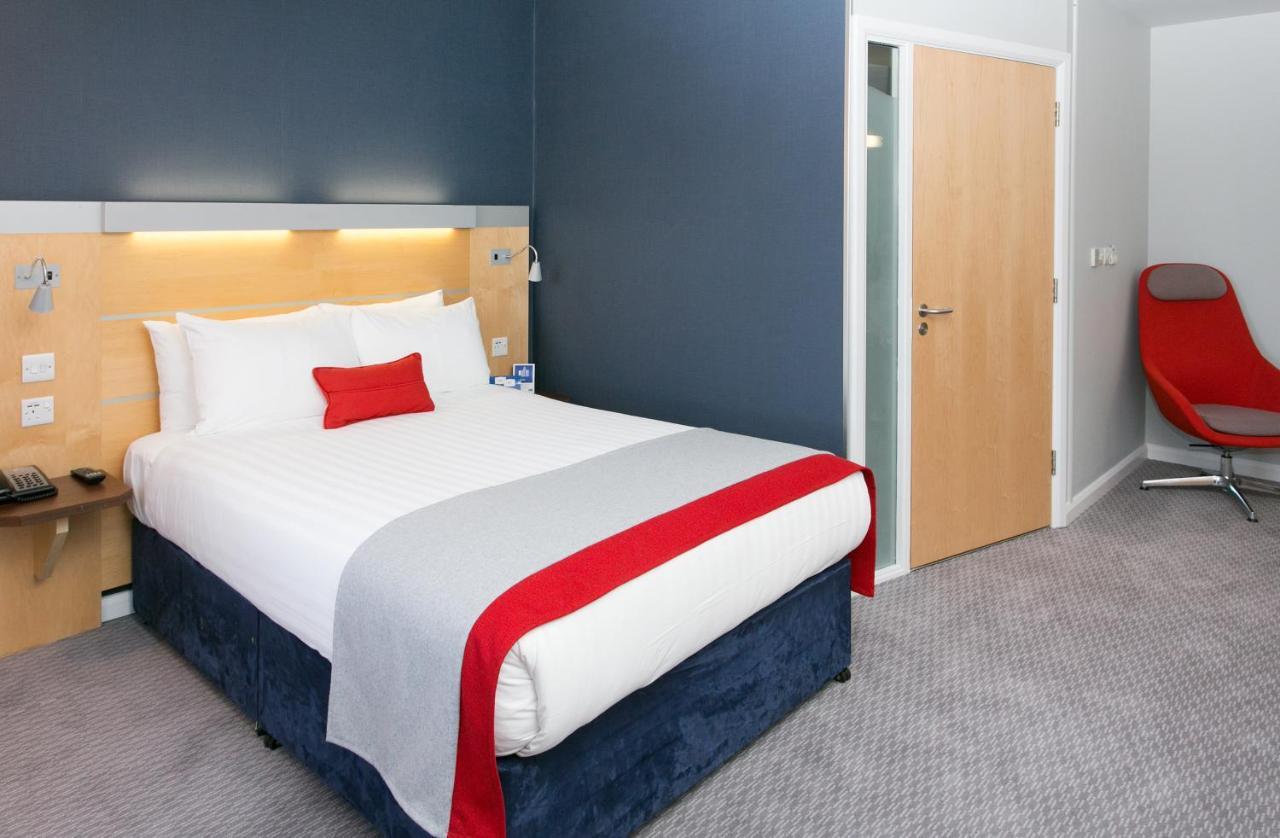Holiday Inn Express Antrim By Ihg Экстерьер фото