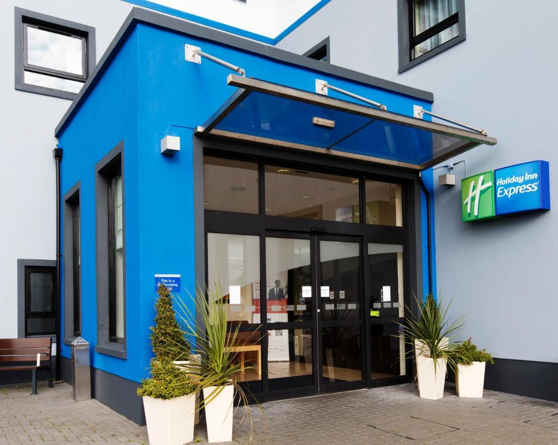 Holiday Inn Express Antrim By Ihg Экстерьер фото