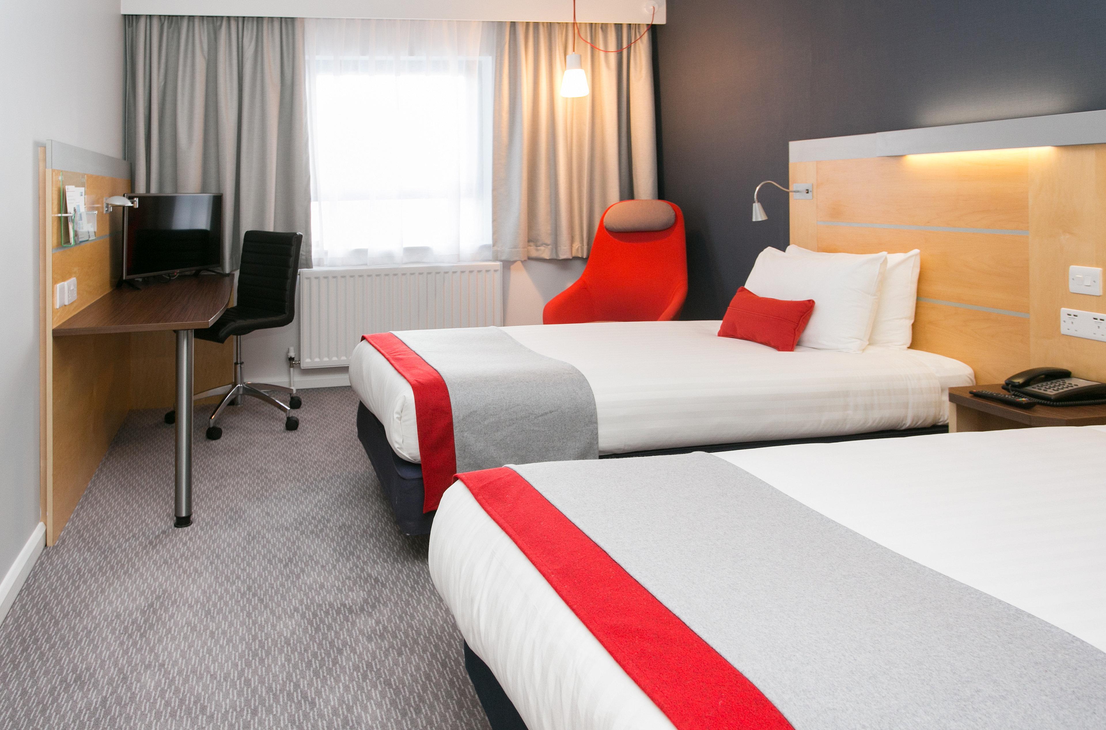 Holiday Inn Express Antrim By Ihg Экстерьер фото