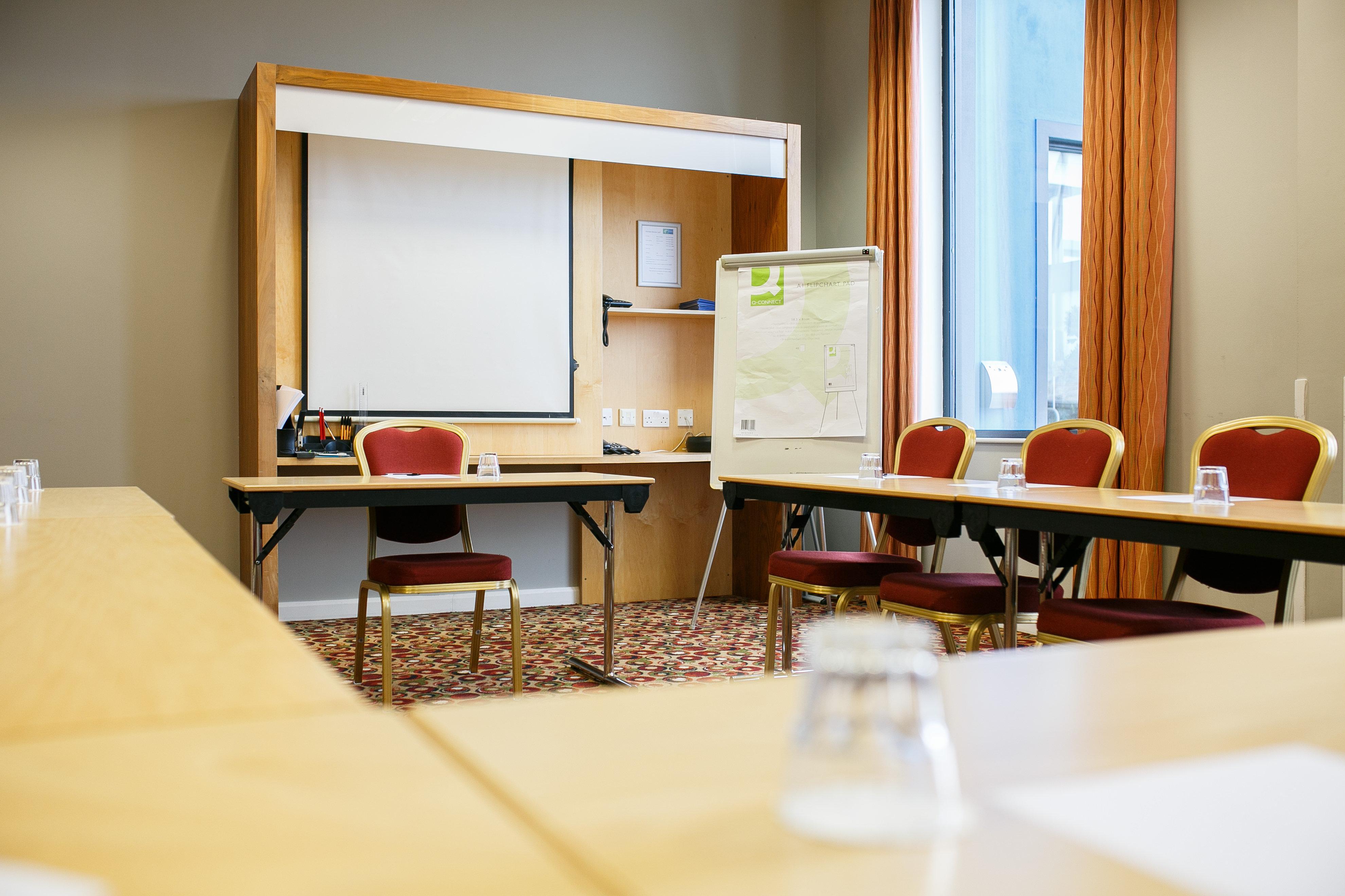 Holiday Inn Express Antrim By Ihg Экстерьер фото