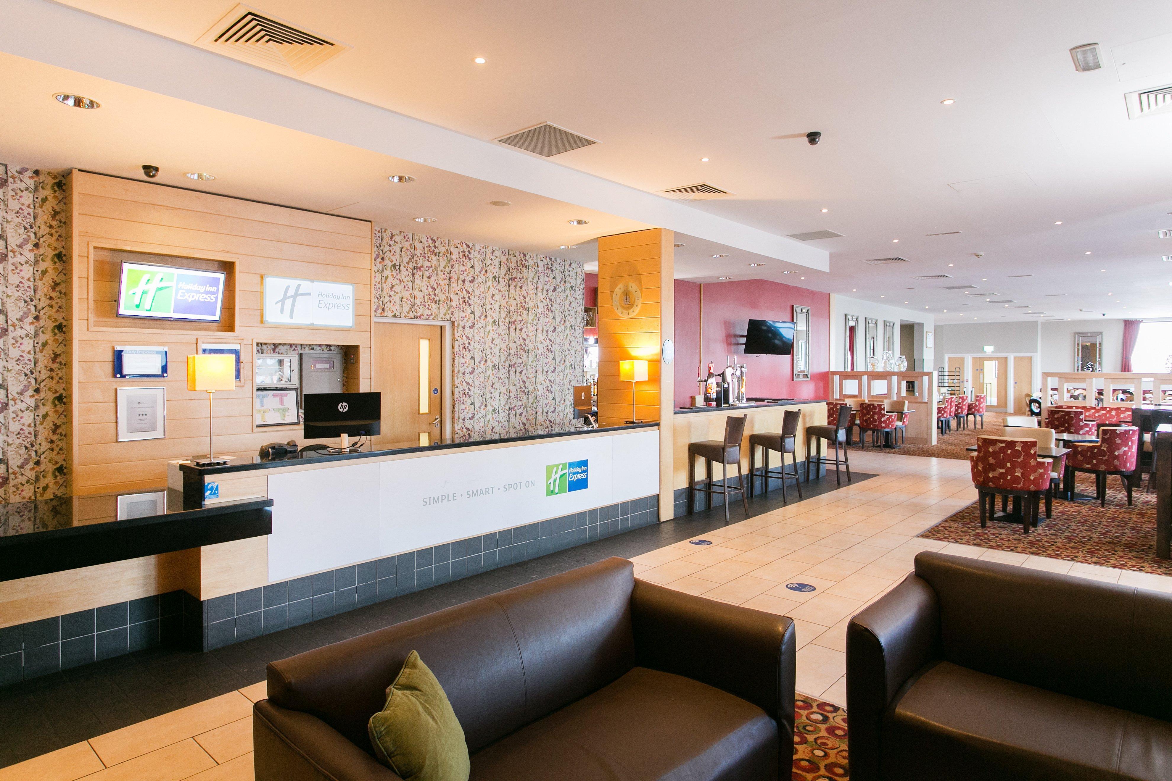 Holiday Inn Express Antrim By Ihg Экстерьер фото