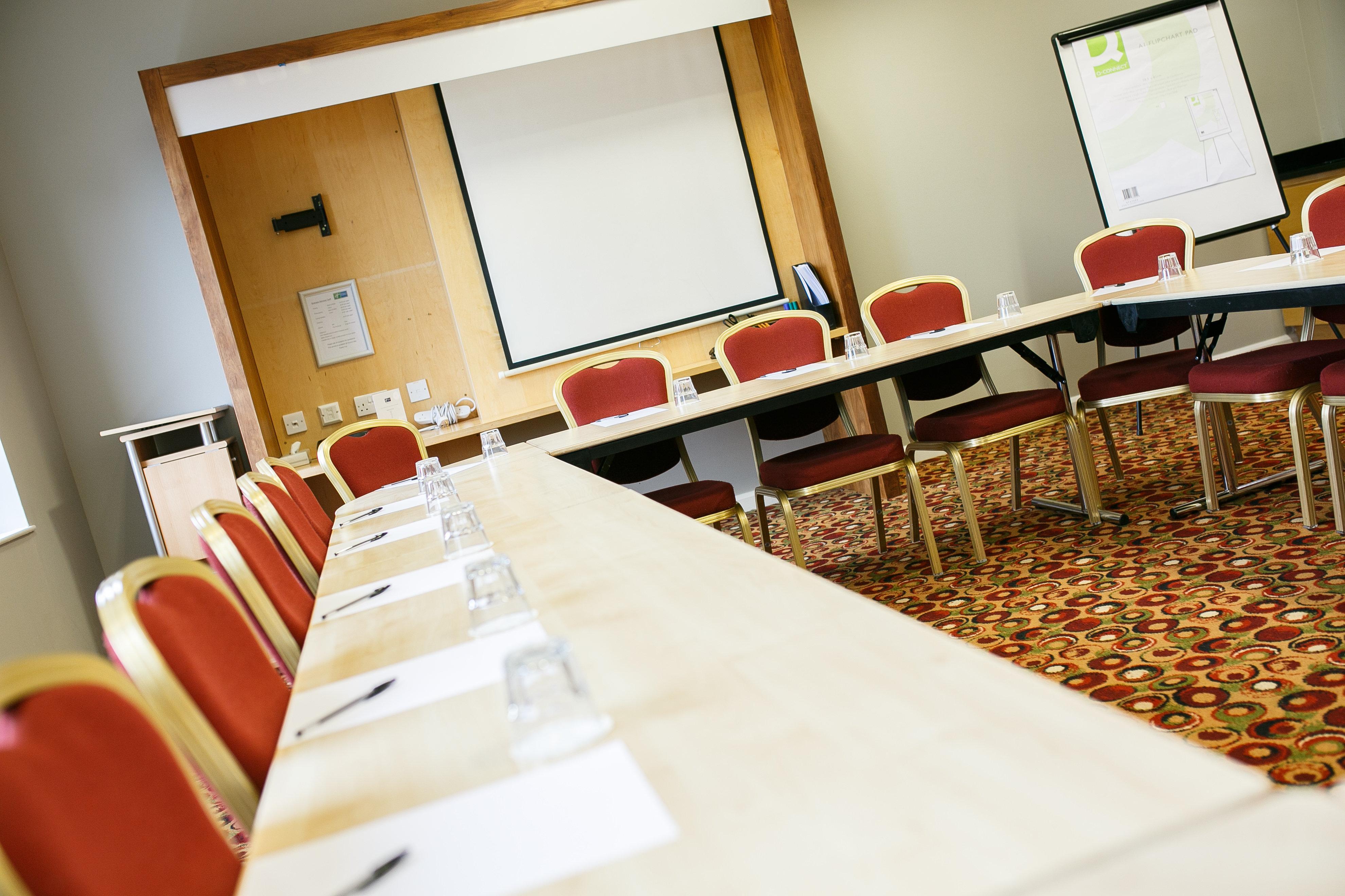 Holiday Inn Express Antrim By Ihg Экстерьер фото