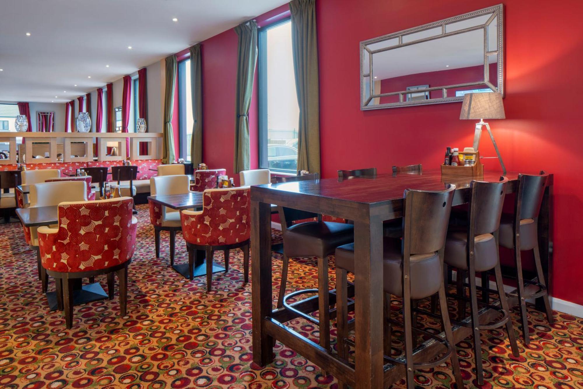 Holiday Inn Express Antrim By Ihg Экстерьер фото