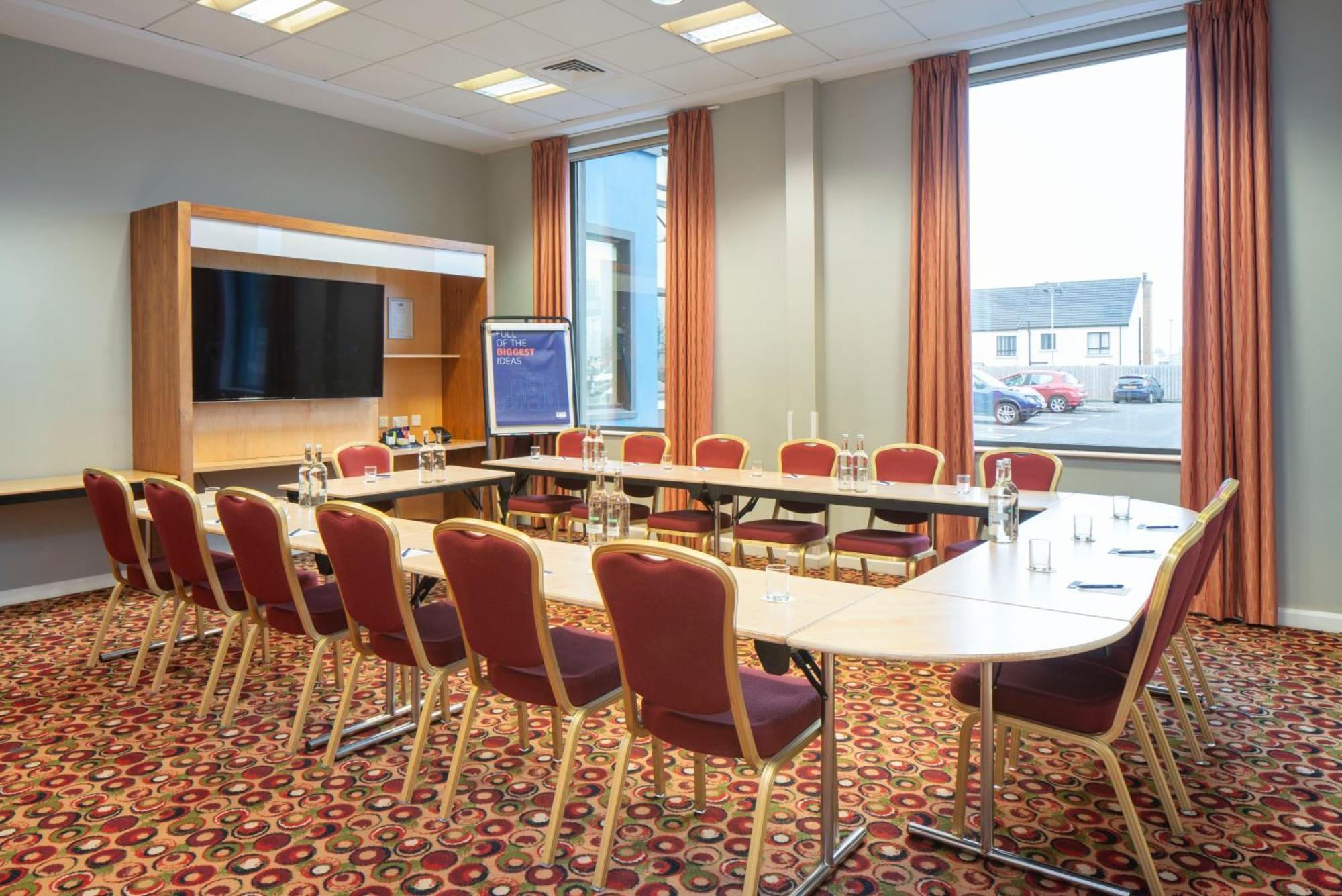 Holiday Inn Express Antrim By Ihg Экстерьер фото