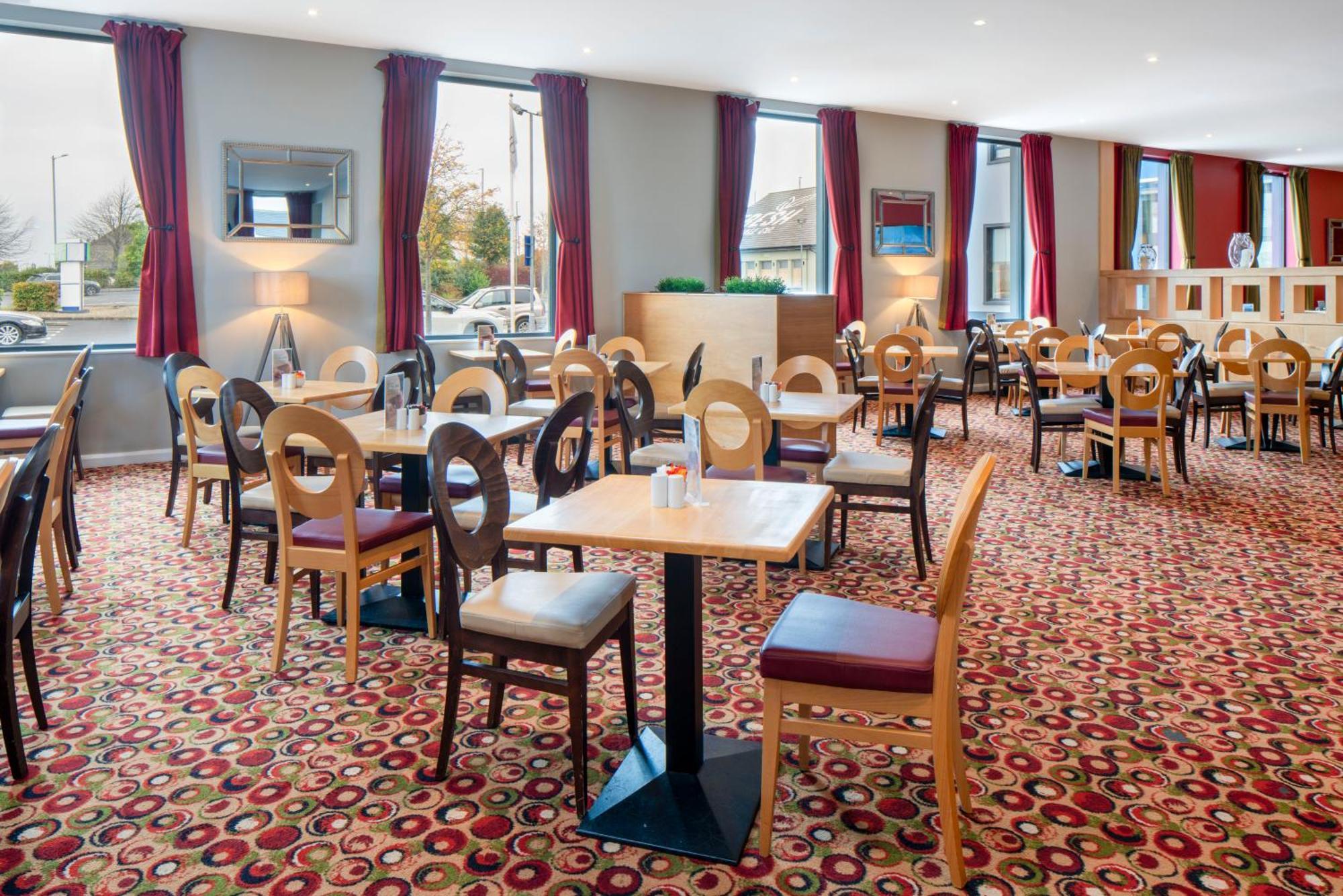 Holiday Inn Express Antrim By Ihg Экстерьер фото