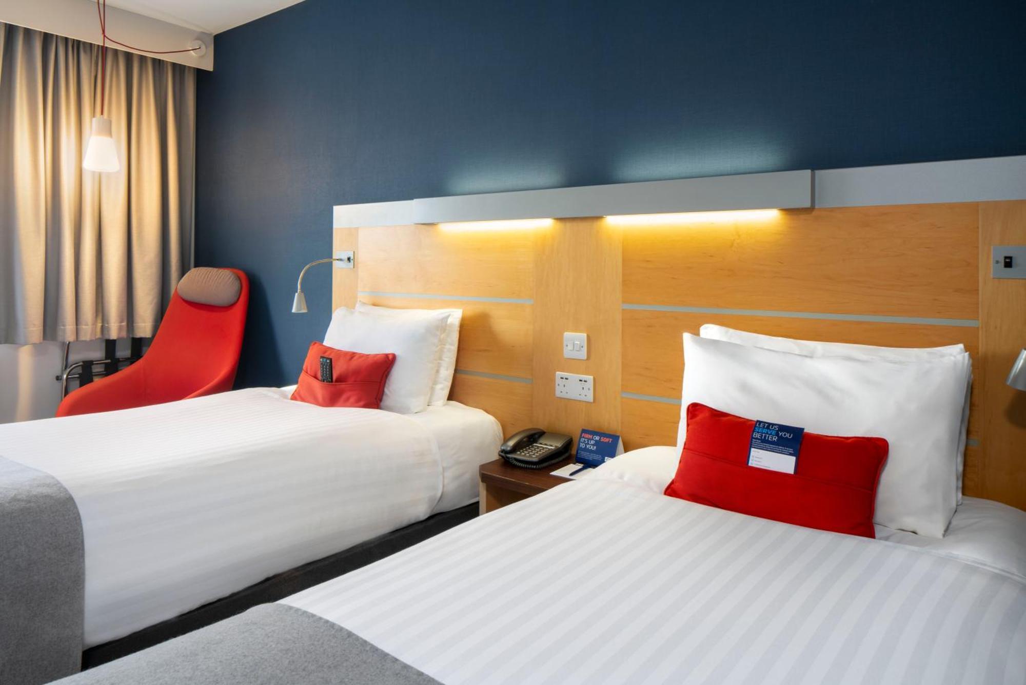 Holiday Inn Express Antrim By Ihg Экстерьер фото