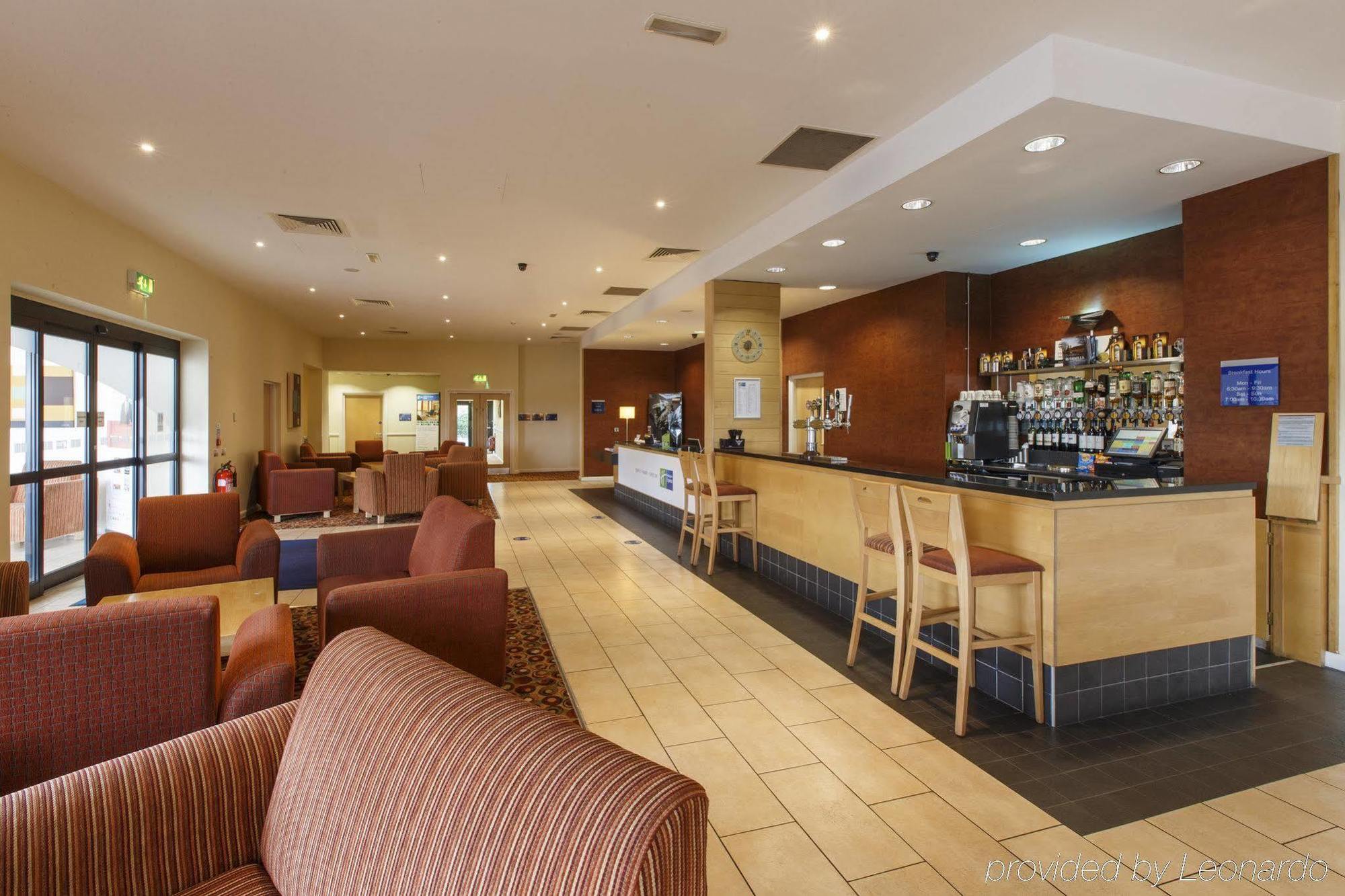 Holiday Inn Express Antrim By Ihg Экстерьер фото