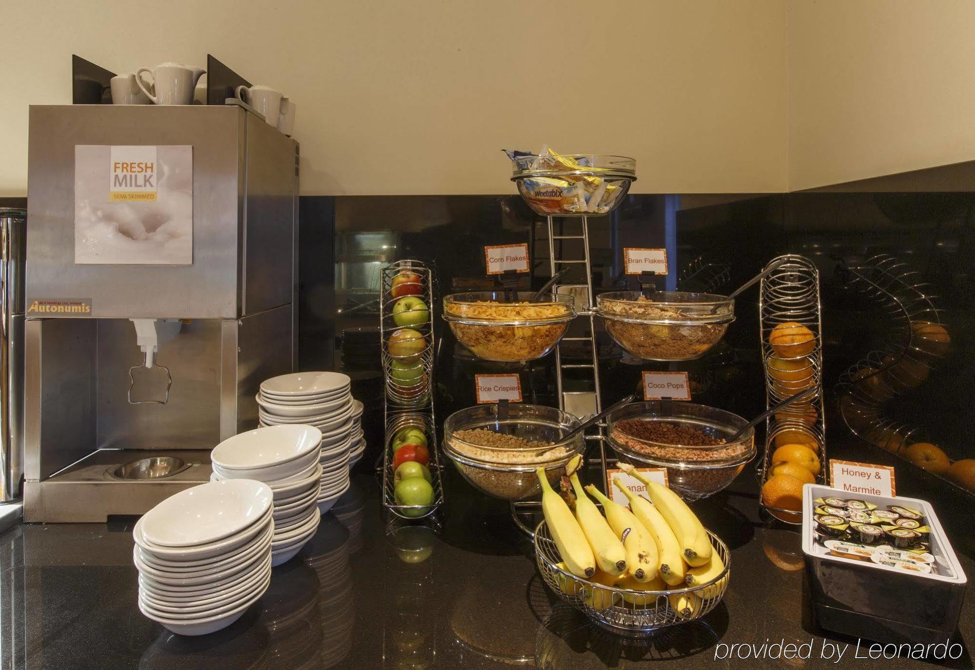 Holiday Inn Express Antrim By Ihg Экстерьер фото