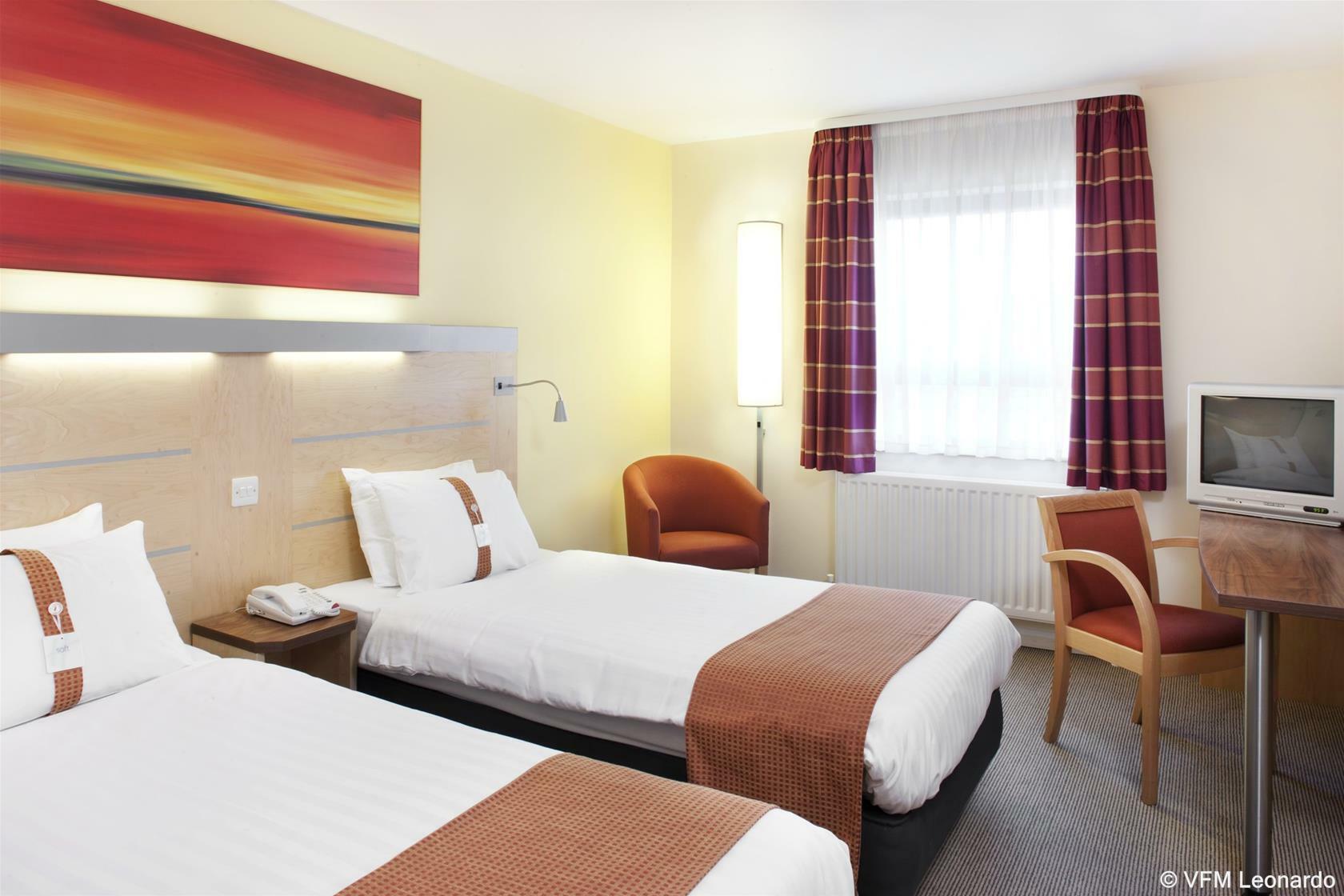 Holiday Inn Express Antrim By Ihg Экстерьер фото