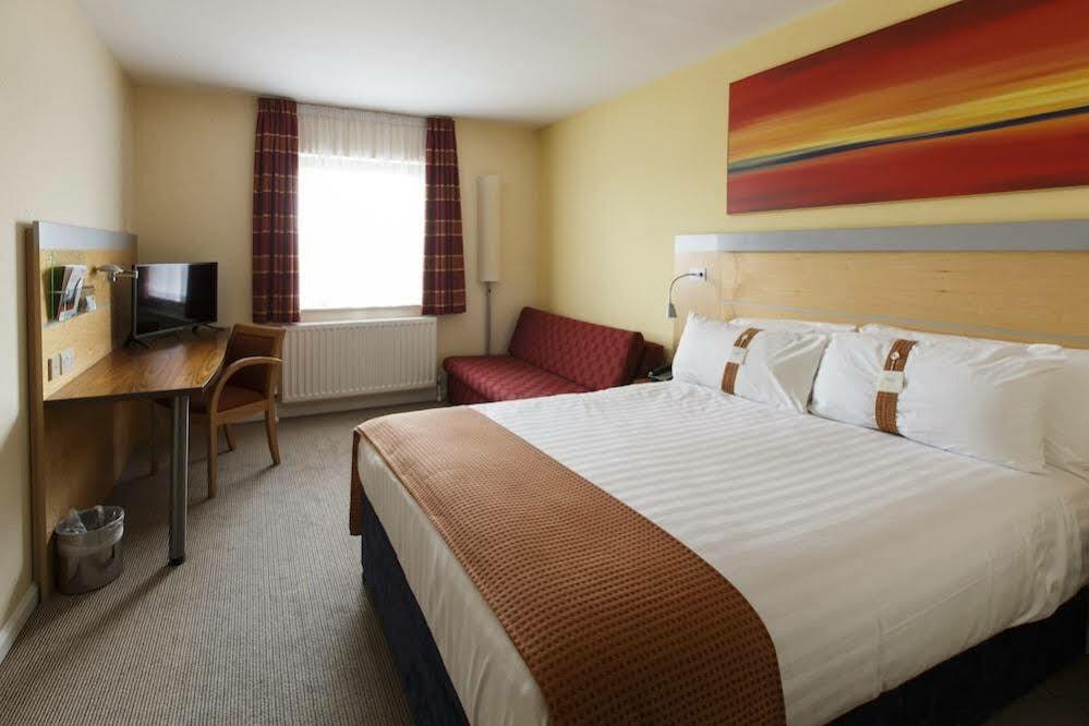 Holiday Inn Express Antrim By Ihg Экстерьер фото